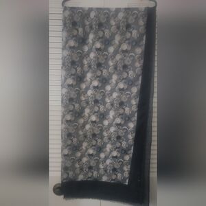 Women's Black & Gray Patterned Scarf Wrap